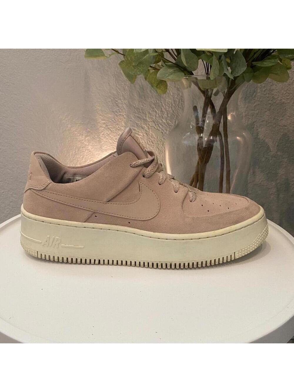 Nike Air Force 1 Sage Low Particle Beige Women Blush Tan Suede 10 Excellent